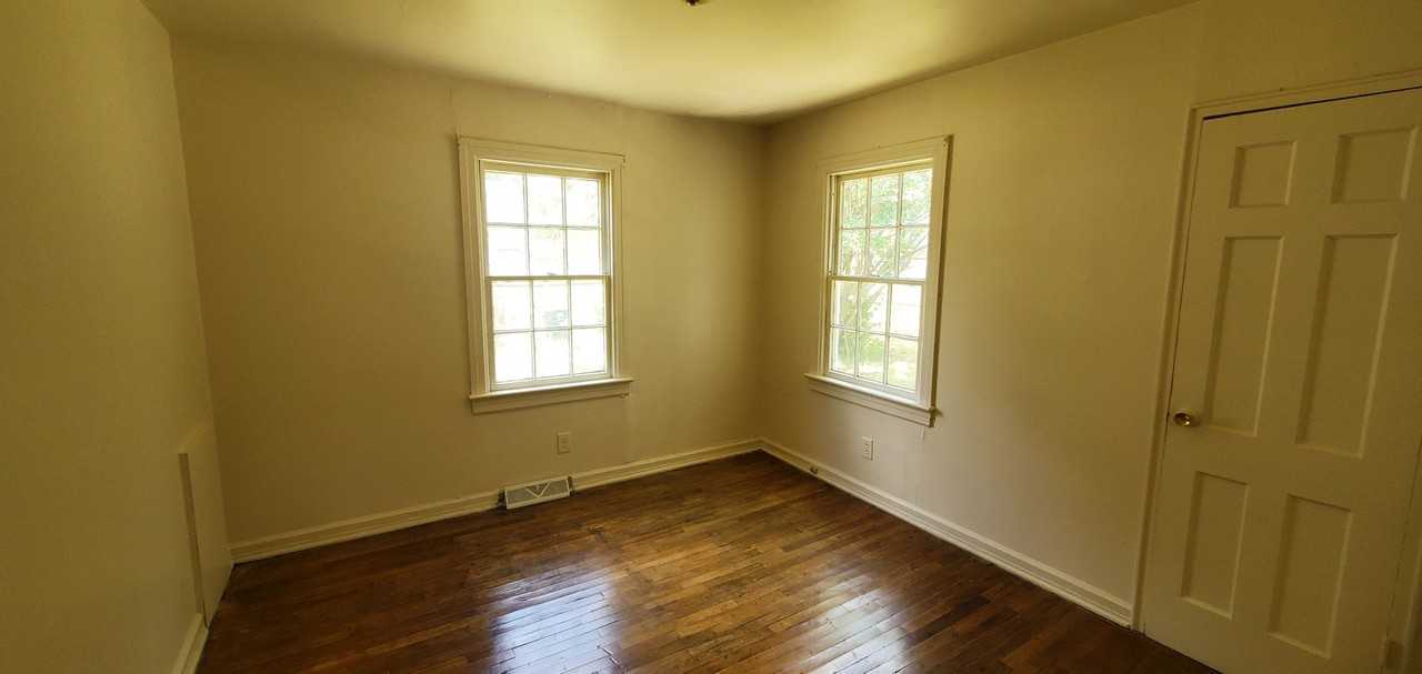 1213 Water St - Photo 3 of 7