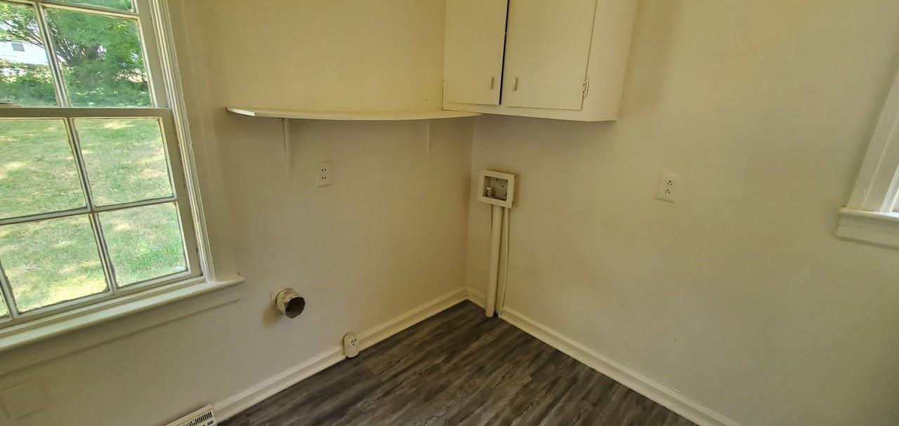 1213 Water St - Photo 4 of 7