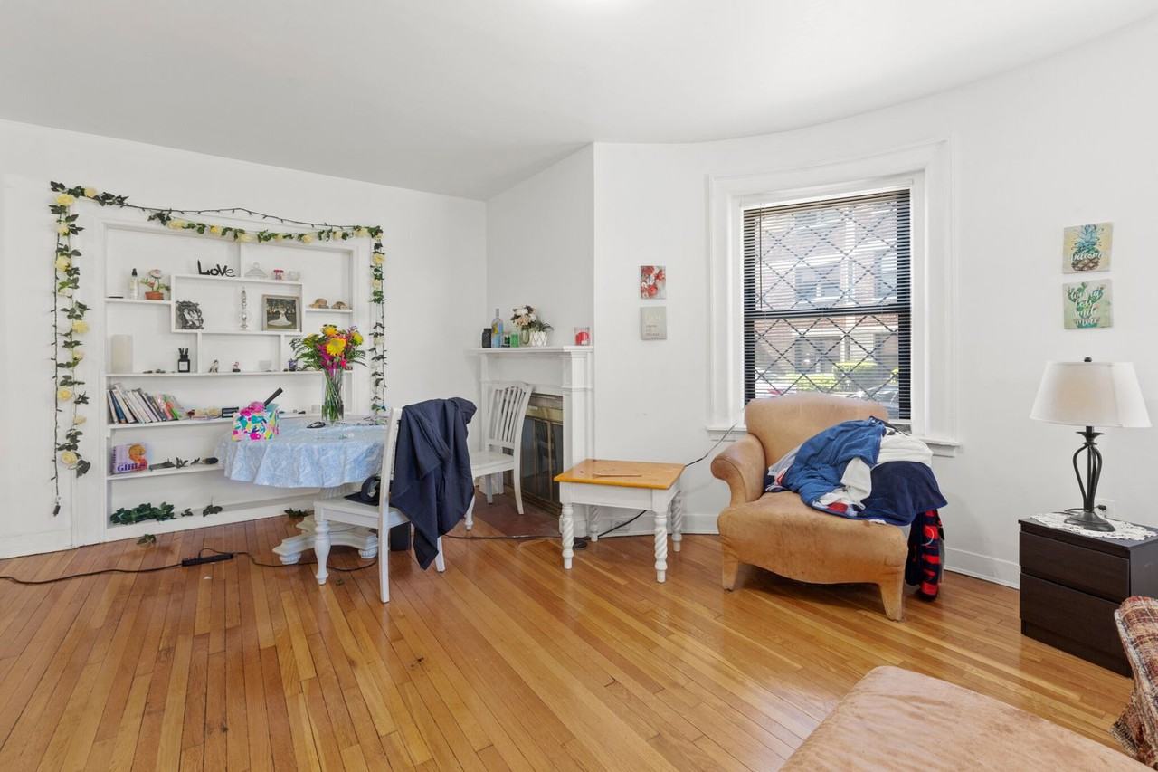 1462 Commonwealth Ave - Photo 2 of 8