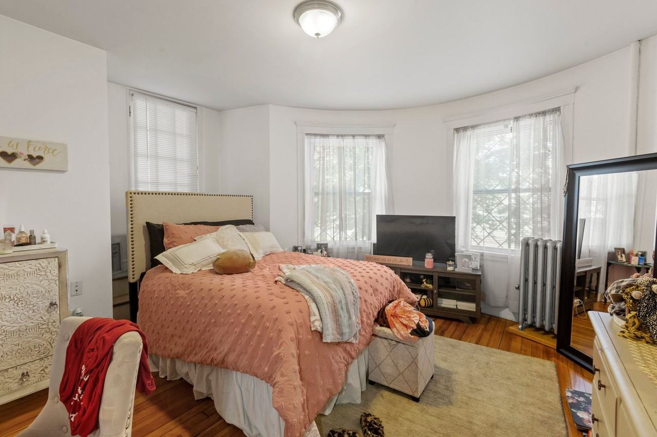 1462 Commonwealth Ave - Photo 4 of 8