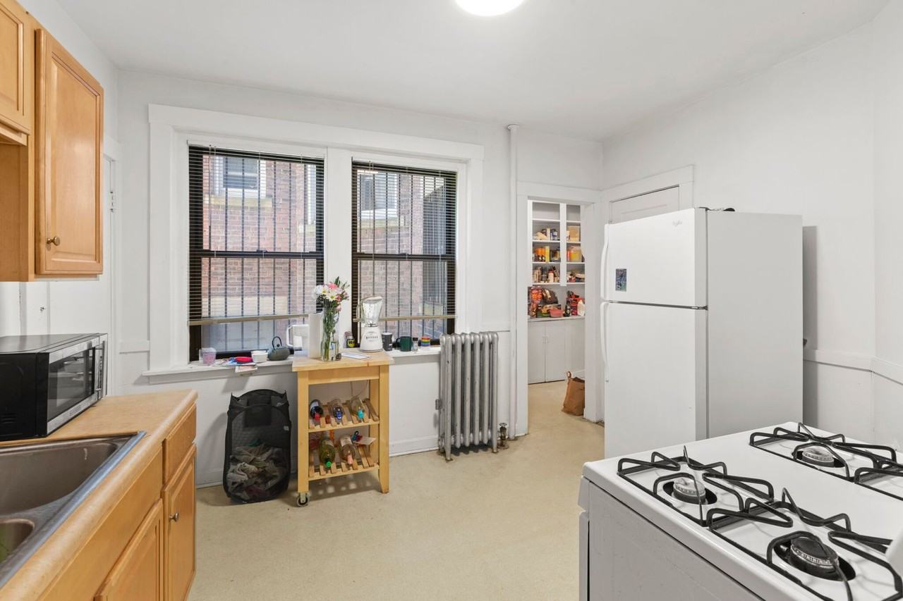 1462 Commonwealth Ave - Photo 6 of 8