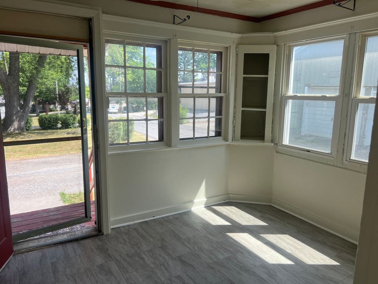 2425 Arlington St - Photo 2 of 12