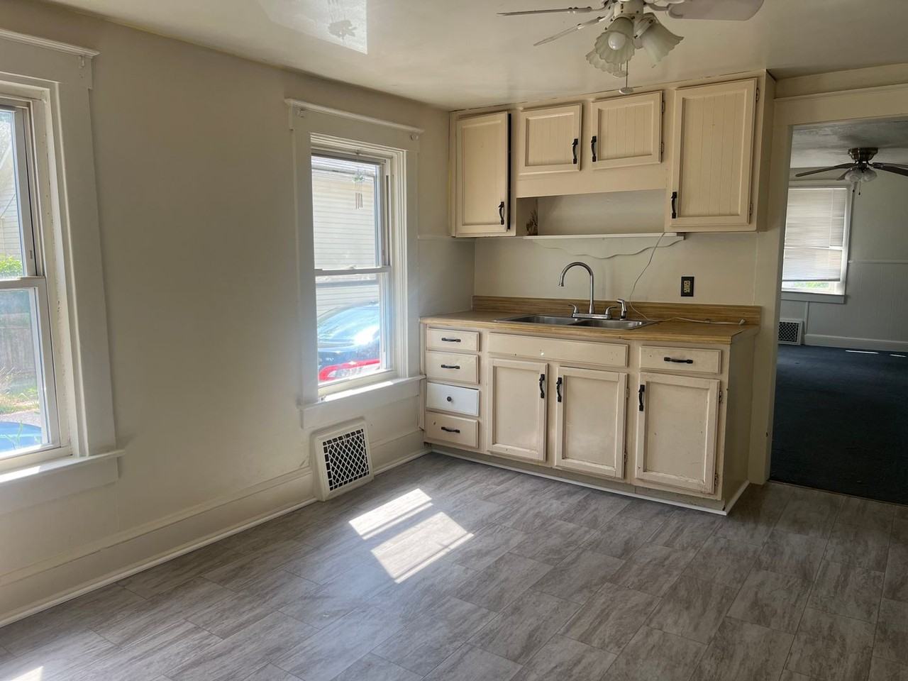 2425 Arlington St - Photo 3 of 12