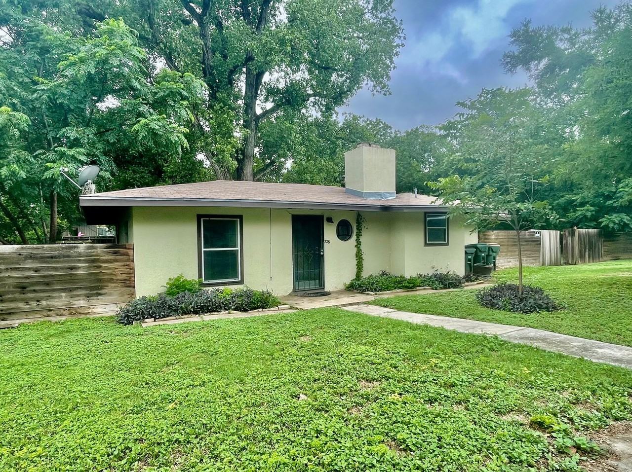 326 Riverside Dr - Photo 2 of 14