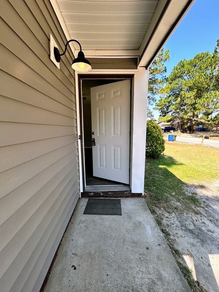 633 Mosswood Ln - Photo 2 of 15