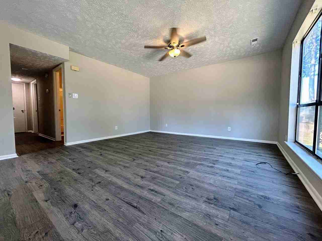 633 Mosswood Ln - Photo 3 of 15