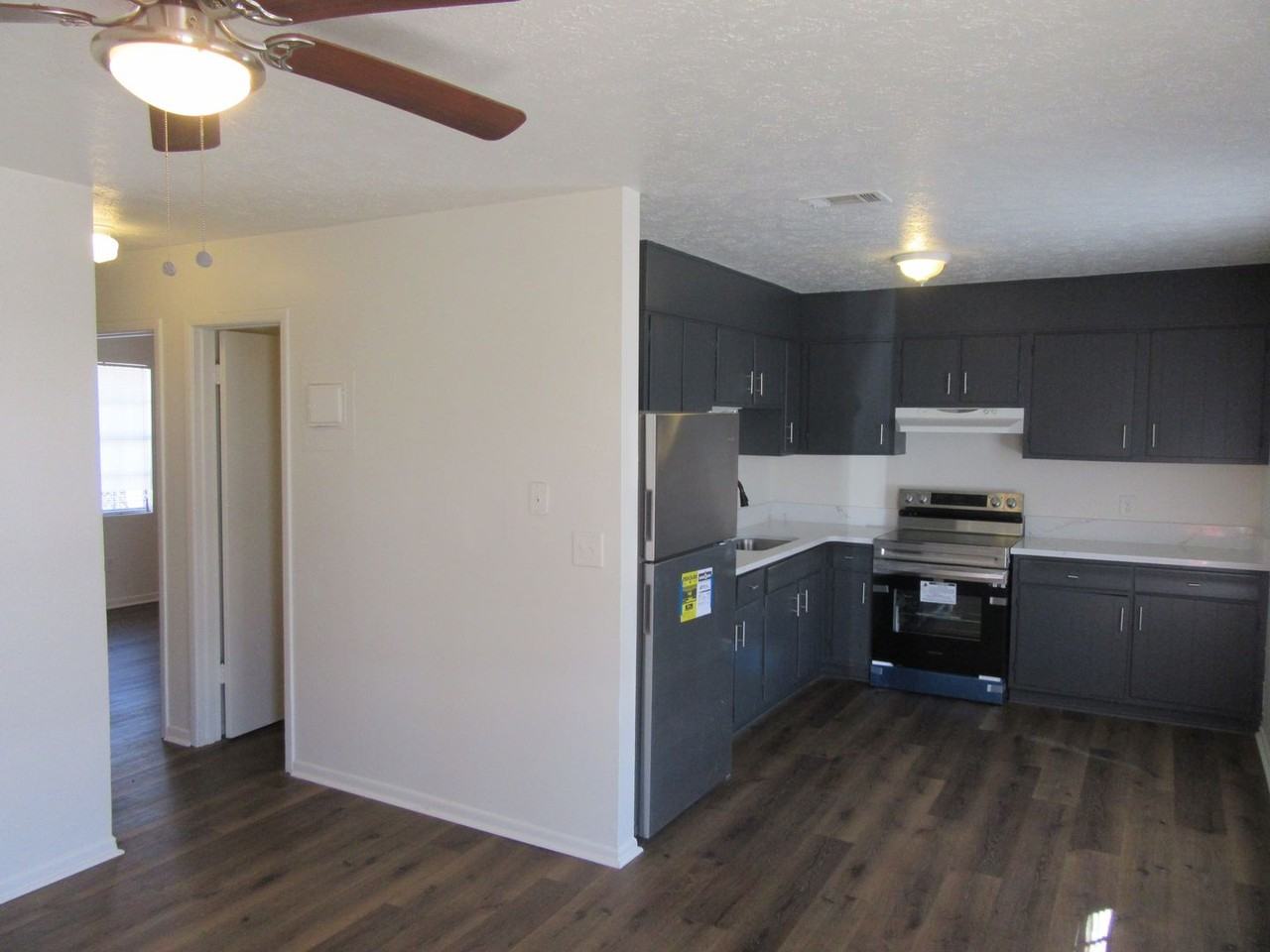 2814 N Panama Ave #6 - Photo 3 of 10
