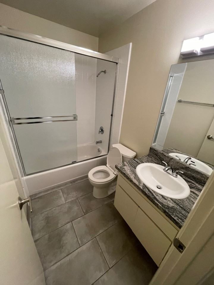 Graham Apartments - Photo 6 of 7