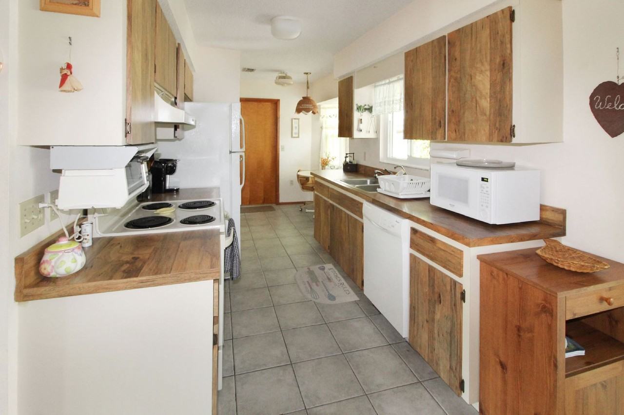 1180 Ponderosa Rd - Photo 3 of 10