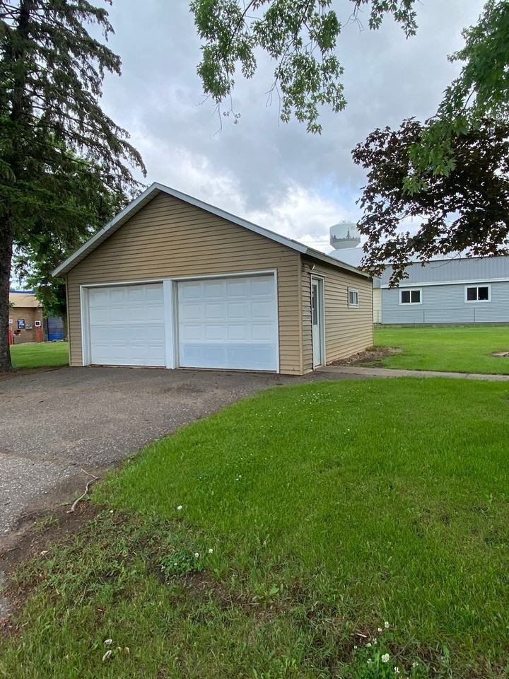 301 1st Ave Ne - Photo 3 of 20