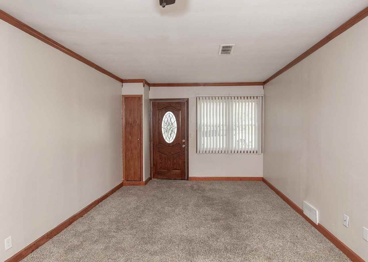 537 23rd St - Photo 3 of 28