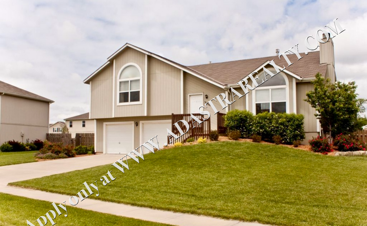 32510 W 172nd Ter - Photo 2 of 3