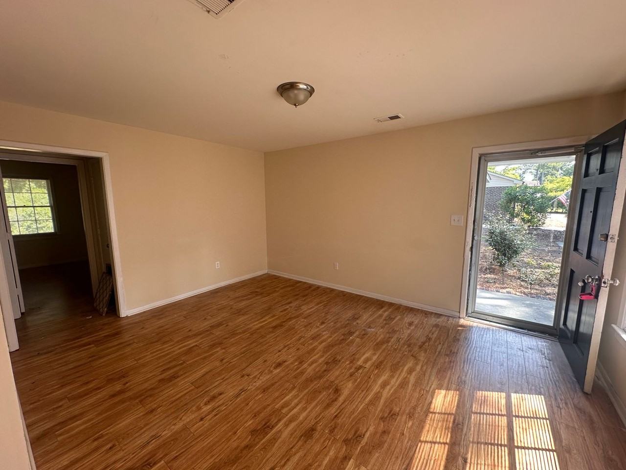 801 Montclair Dr - Photo 3 of 17