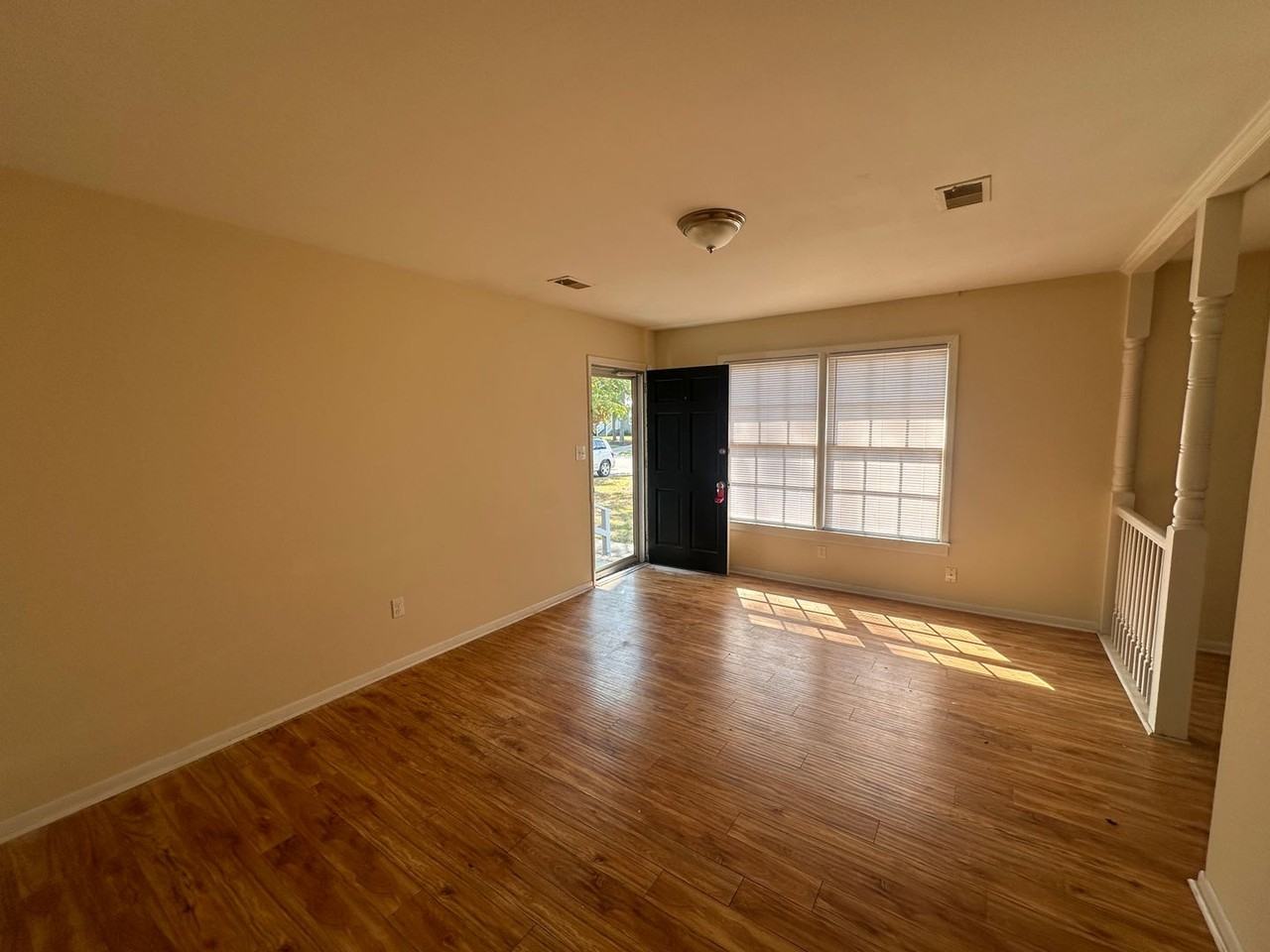 801 Montclair Dr - Photo 4 of 17