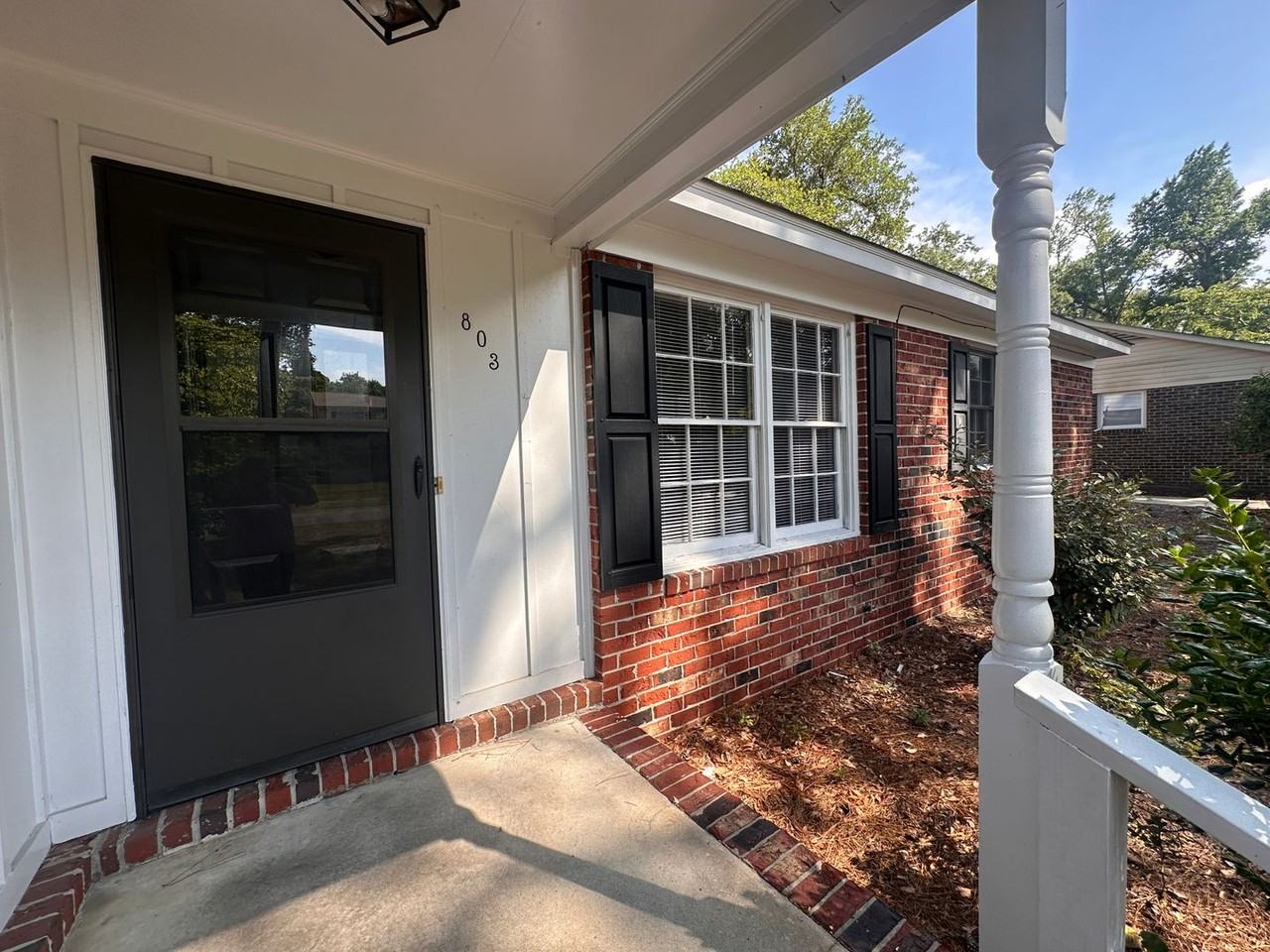 803 Montclair Dr - Photo 2 of 6