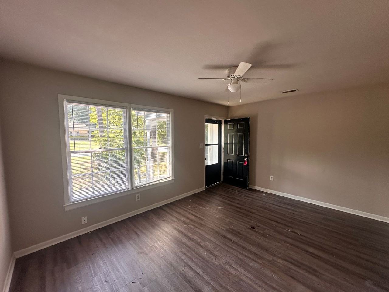 803 Montclair Dr - Photo 4 of 6