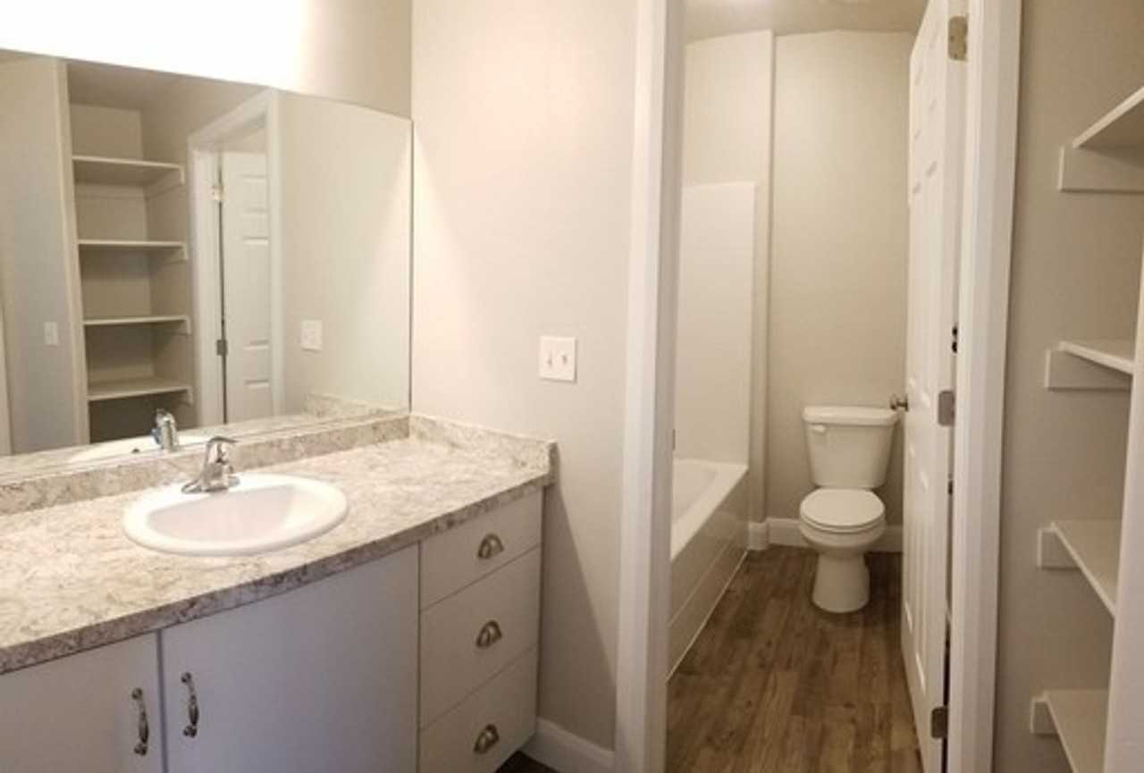 352 W 400 N - Photo 7 of 13