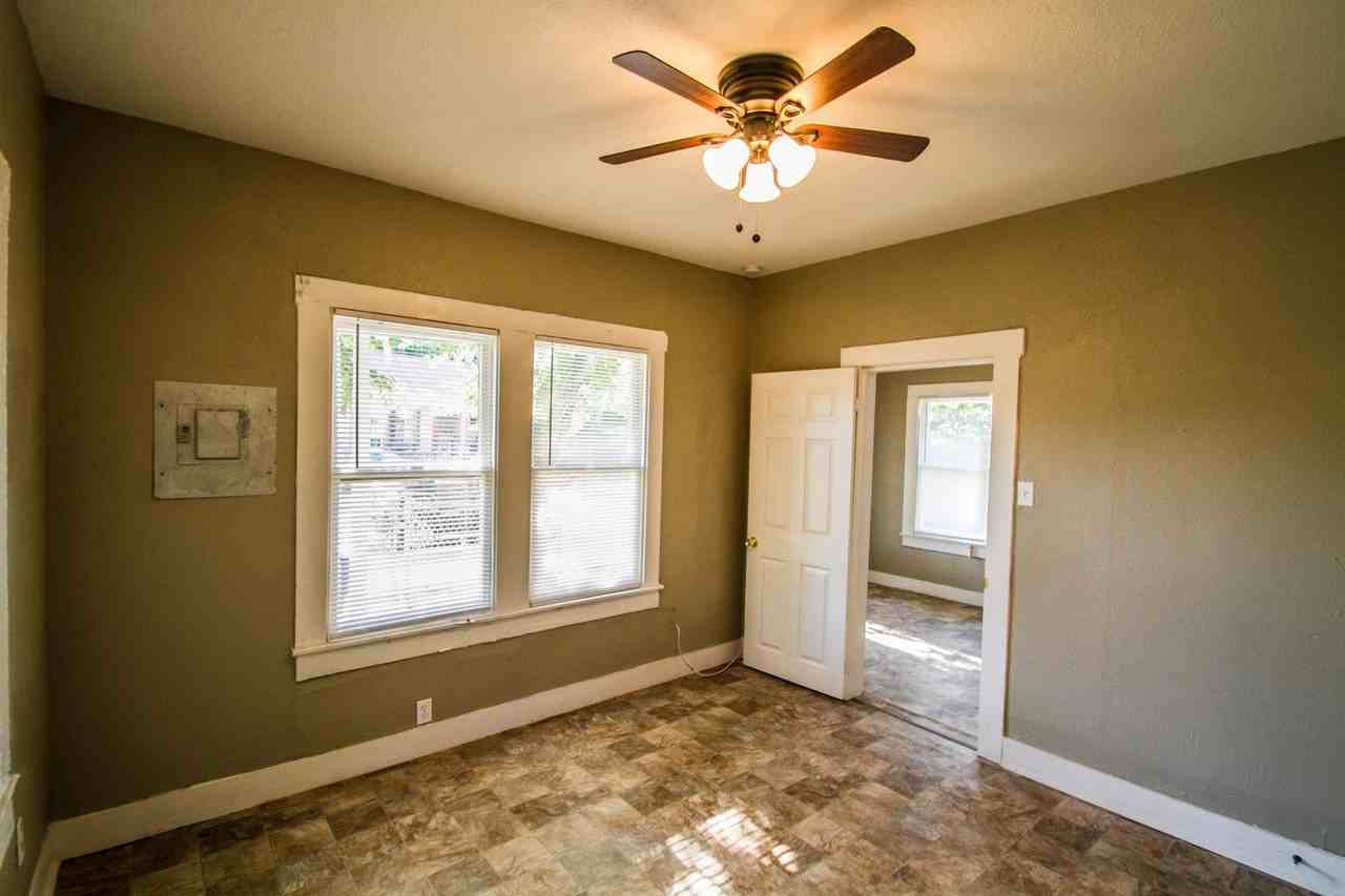 524 Saint Martin Ave - Photo 4 of 18