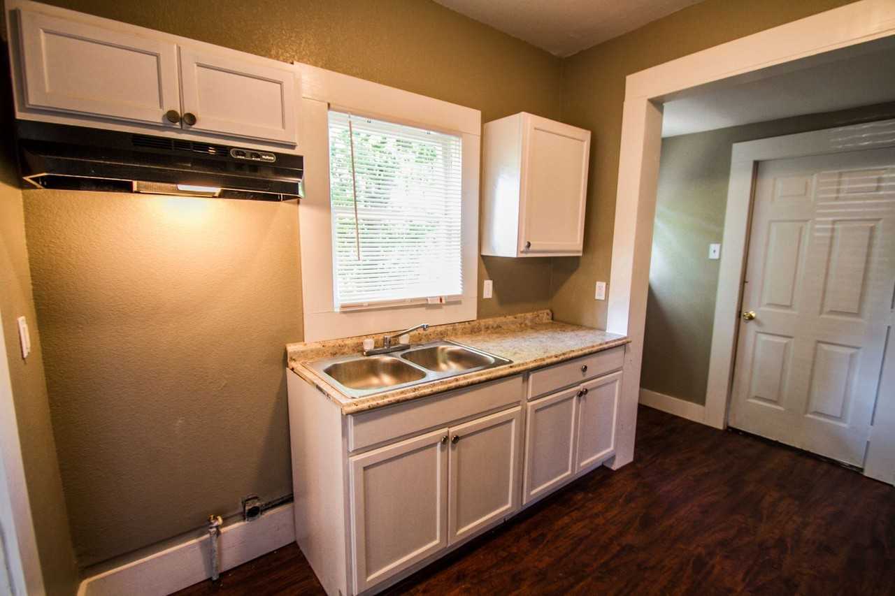 524 Saint Martin Ave - Photo 5 of 18