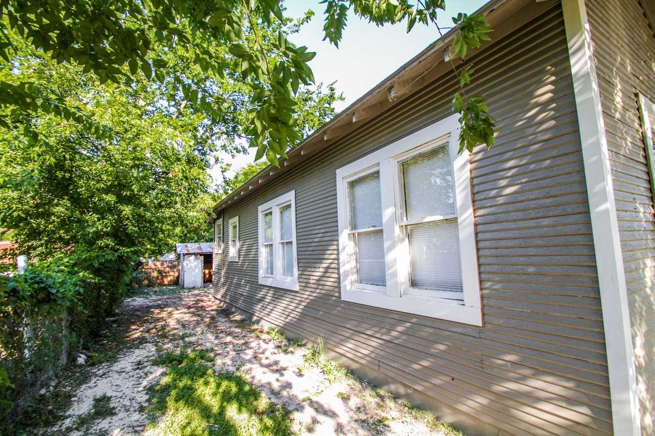 524 Saint Martin Ave - Photo 4 of 18