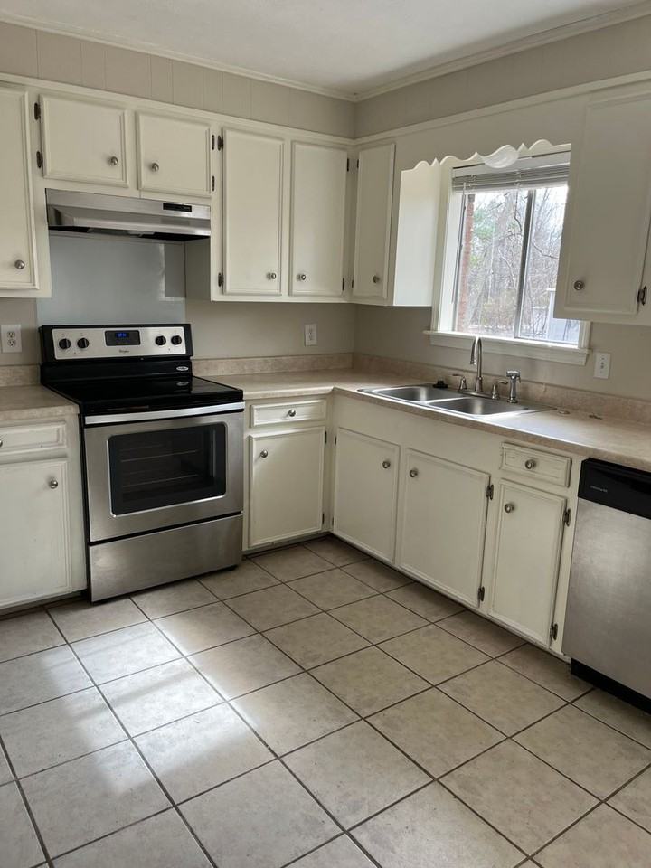 35 Lance Dr - Photo 2 of 11