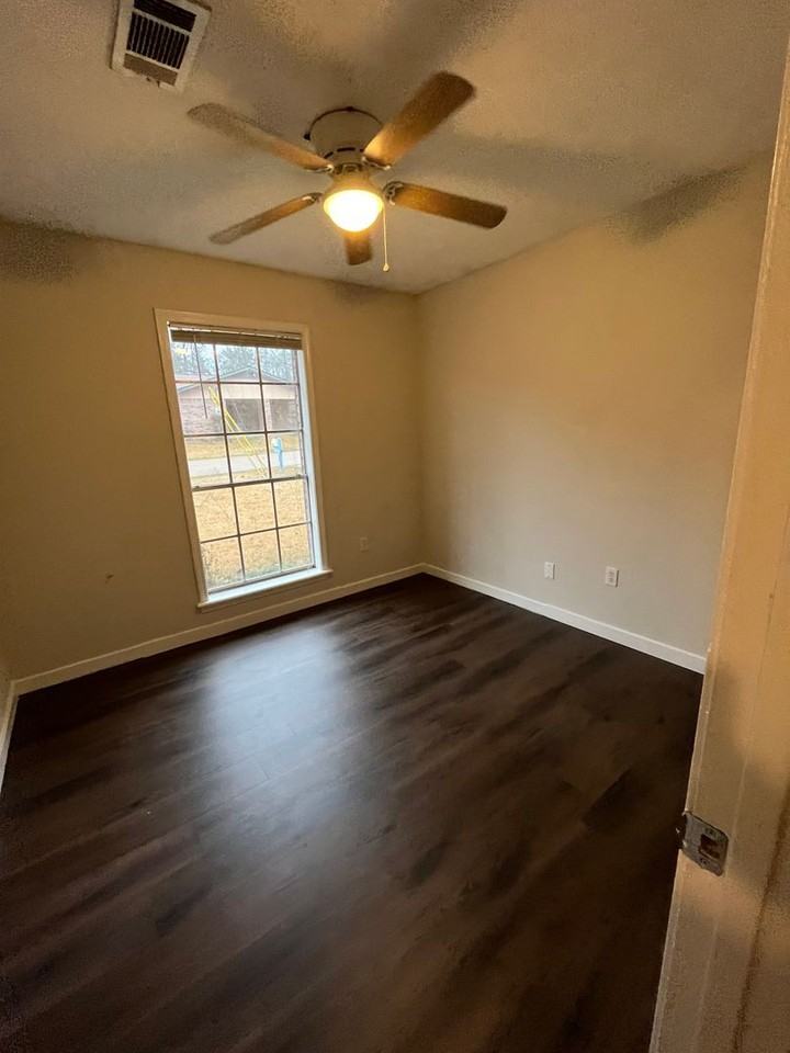 35 Lance Dr - Photo 6 of 11