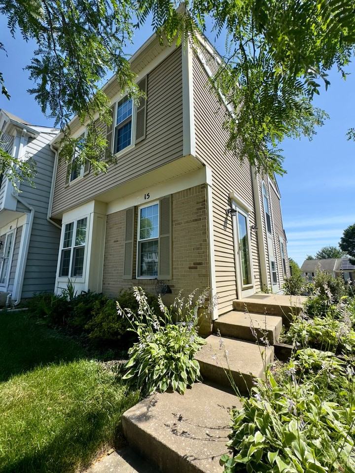 15 Woodhollow Ct - Photo 2 of 34