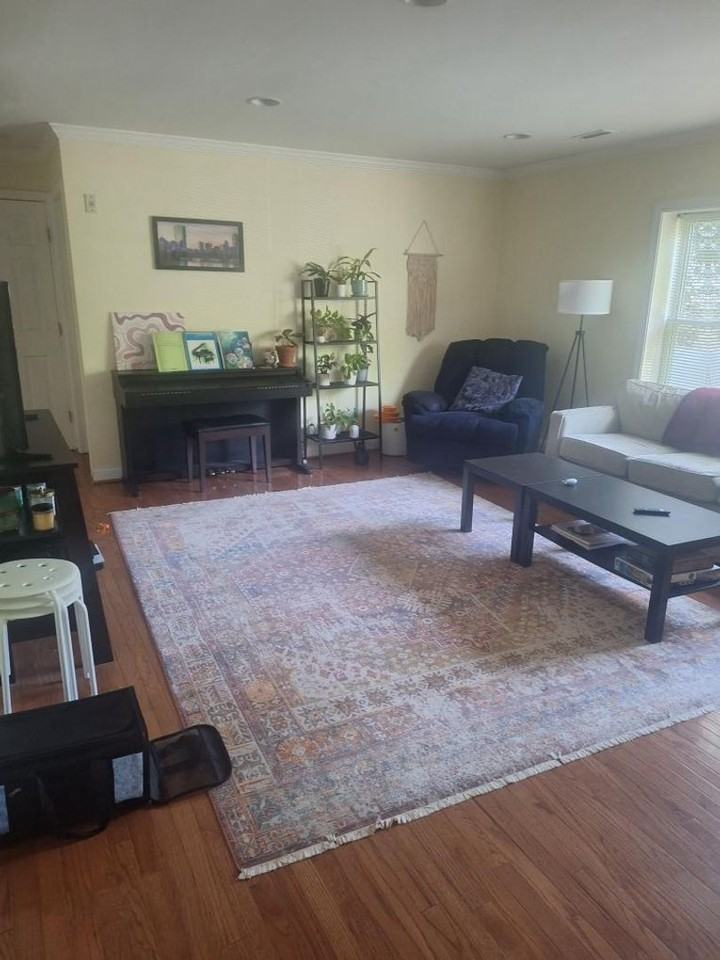 172 Newton St - Photo 5 of 13