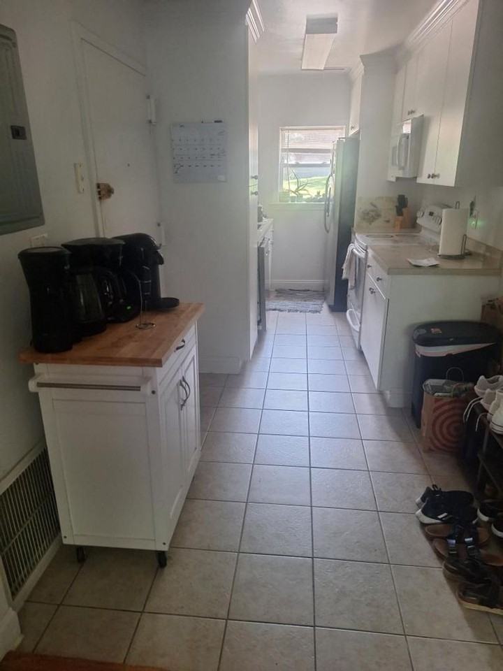 172 Newton St - Photo 6 of 13