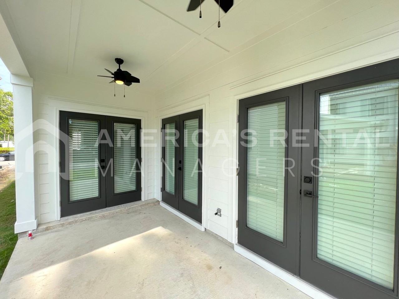 4617 Casablanca Dr - Photo 3 of 43