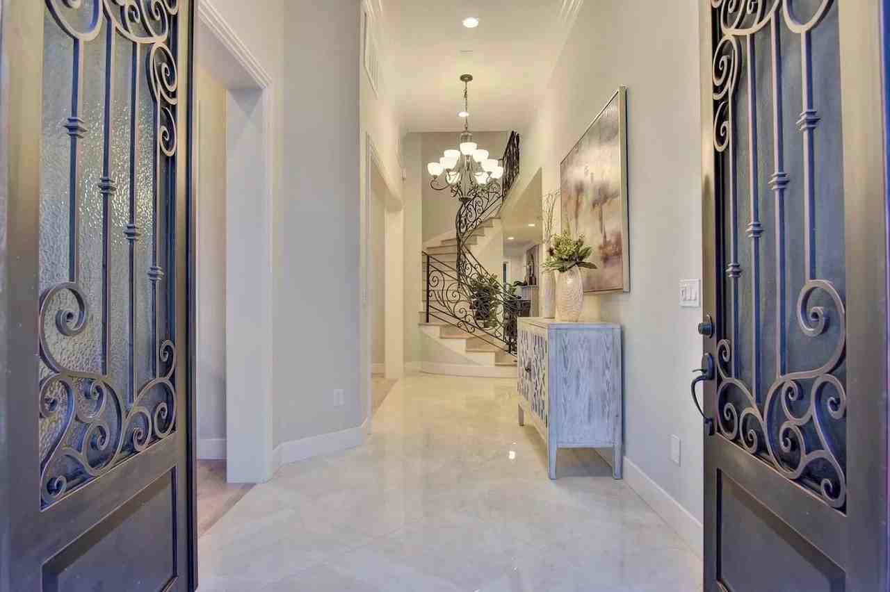 895 Coe Ave - Photo 2 of 20