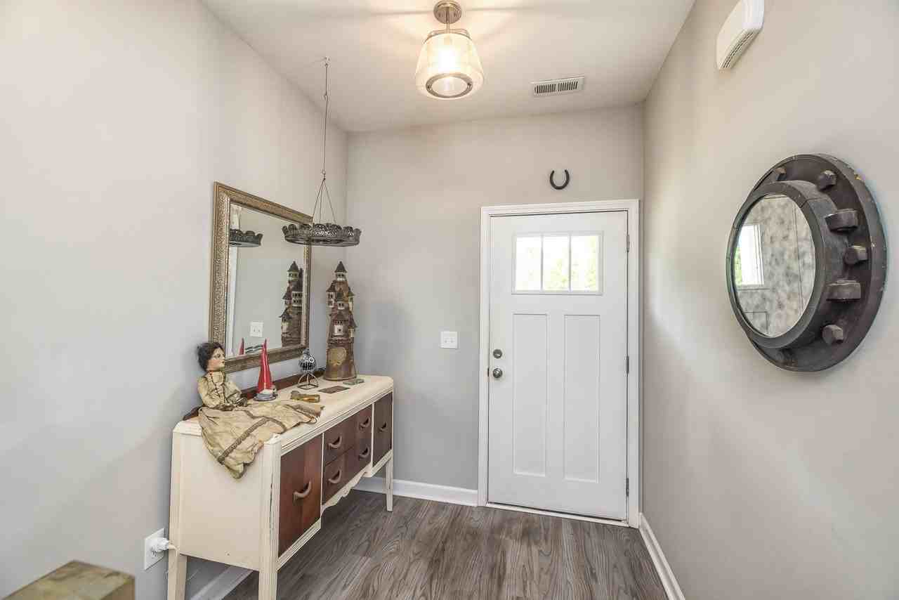 163 Lincoln Place Cir - Photo 3 of 16