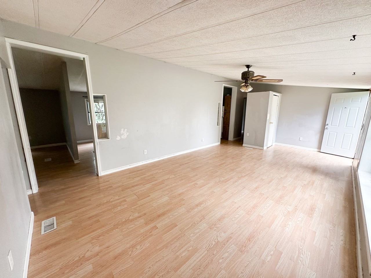 101 9th St - Photo 3 of 15