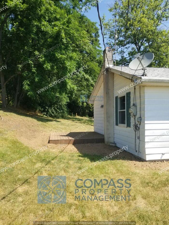 1016 Valley Rd - Photo 3 of 13