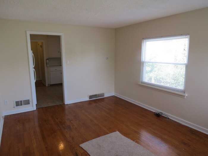 2741 Thorndale Ave - Photo 3 of 15