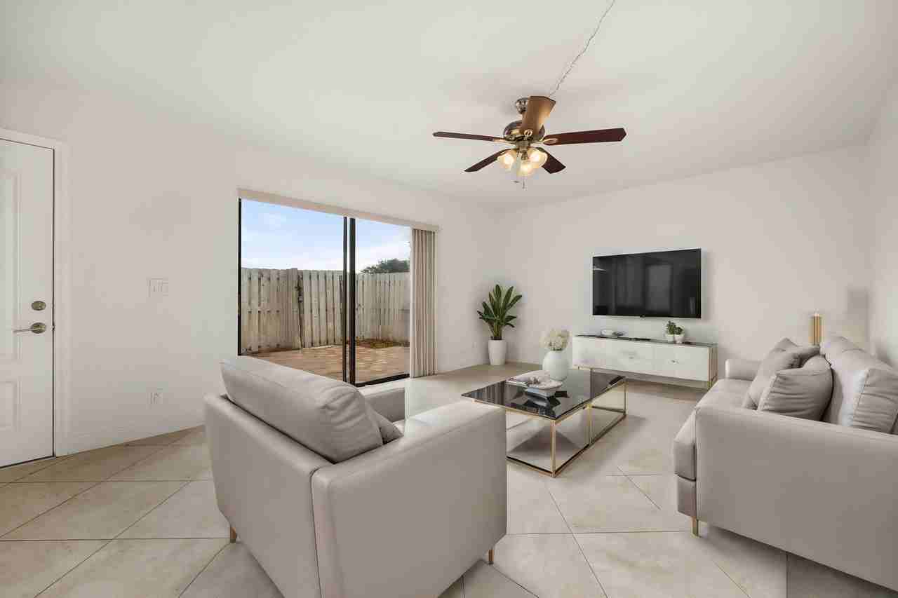 208 Lake Arbor Dr #208 - Photo 3 of 10