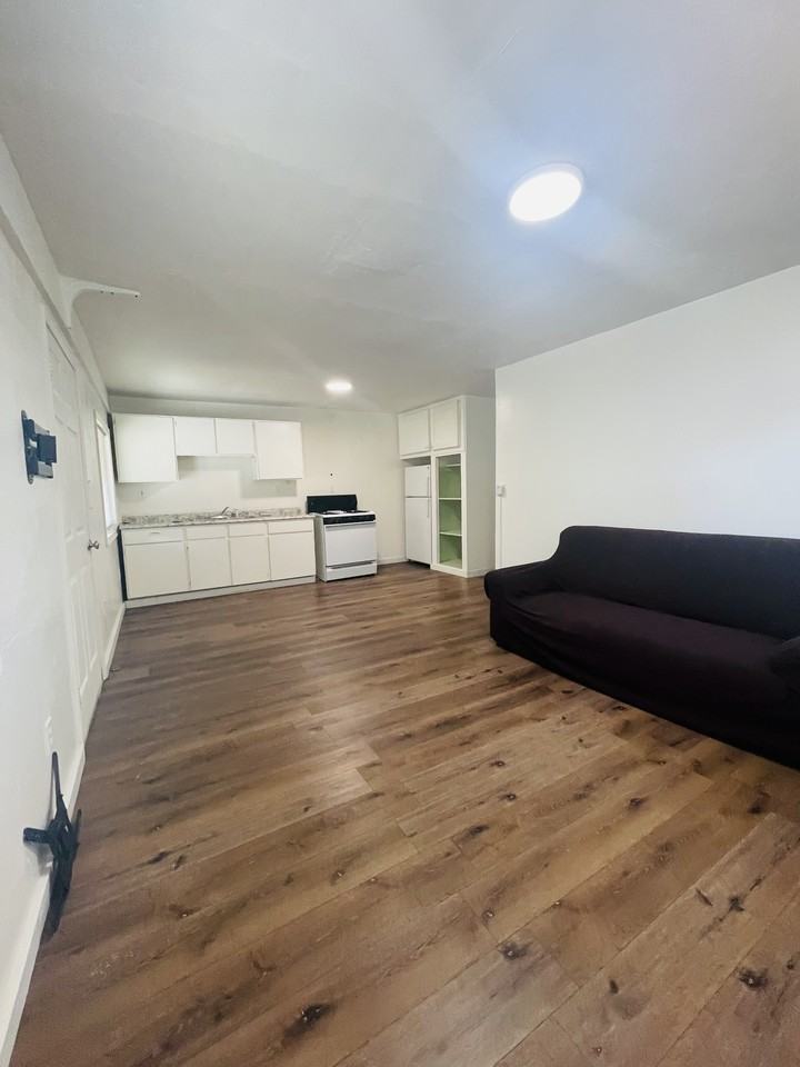 60 Goodwells Ave - Photo 2 of 3