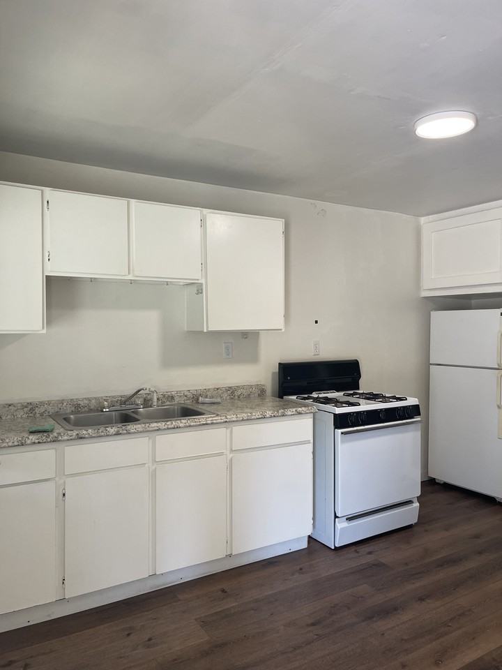 60 Goodwells Ave - Photo 3 of 3