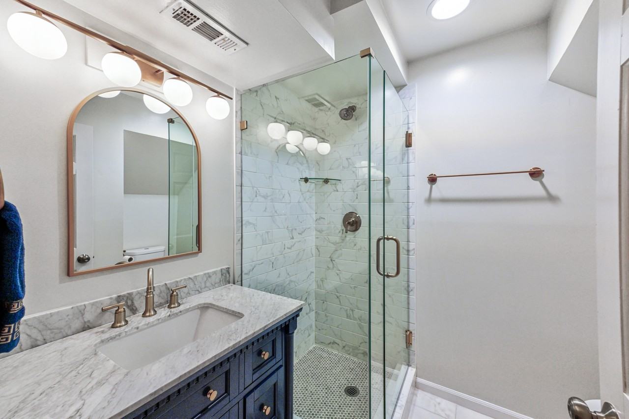 1369 E Rock Springs Rd Ne #1 - Photo 4 of 15