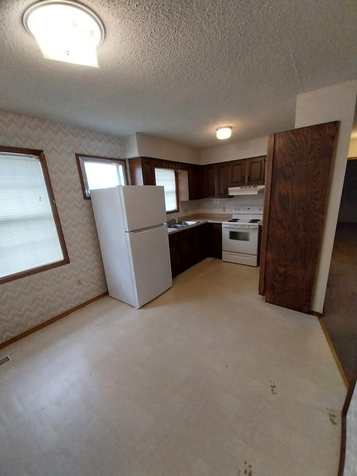 703 E 13th St #NA - Photo 3 of 16