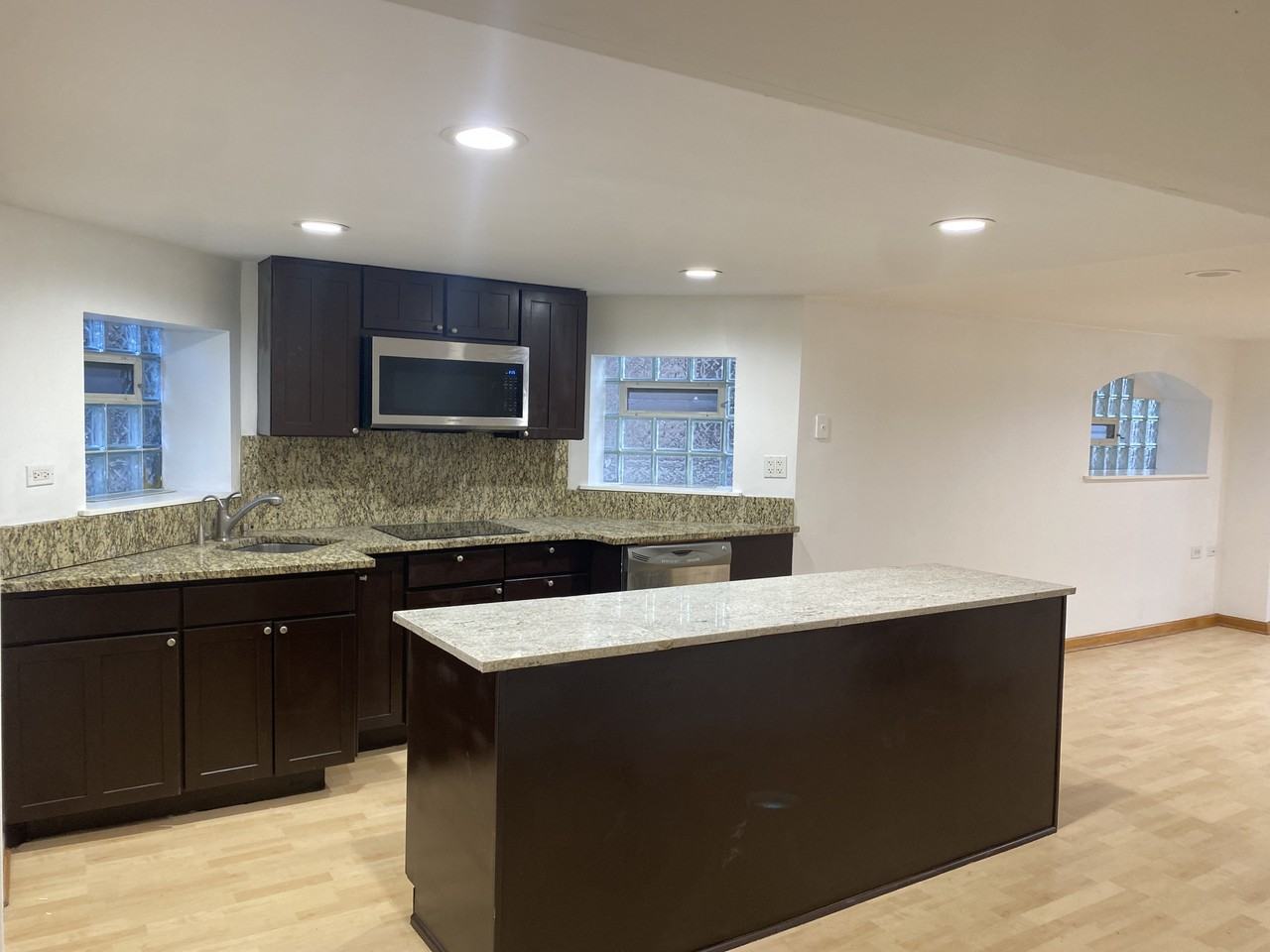 5618 N Artesian Ave - Photo 2 of 10