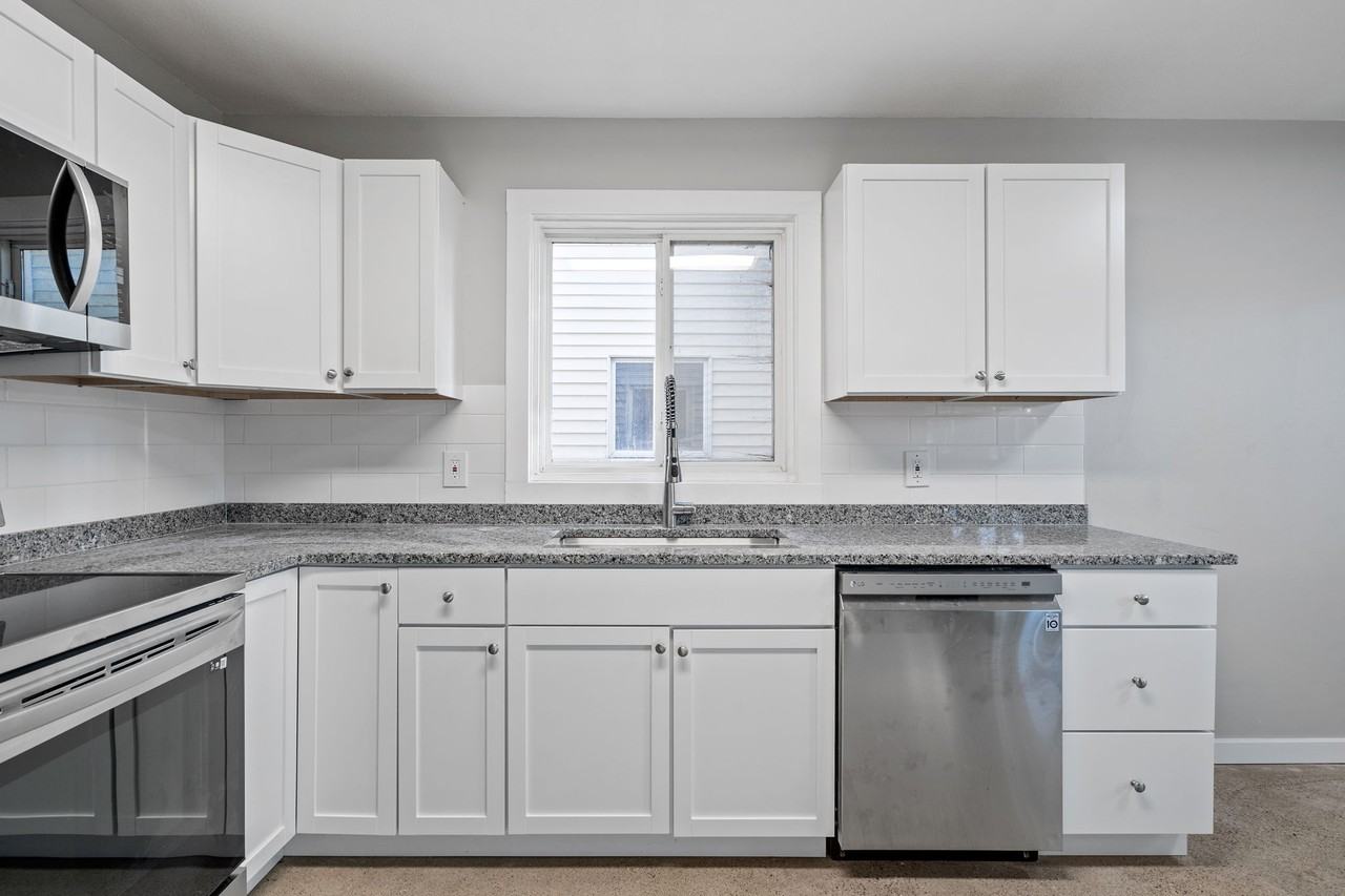 806 9th Ave Se #806 - Photo 3 of 18