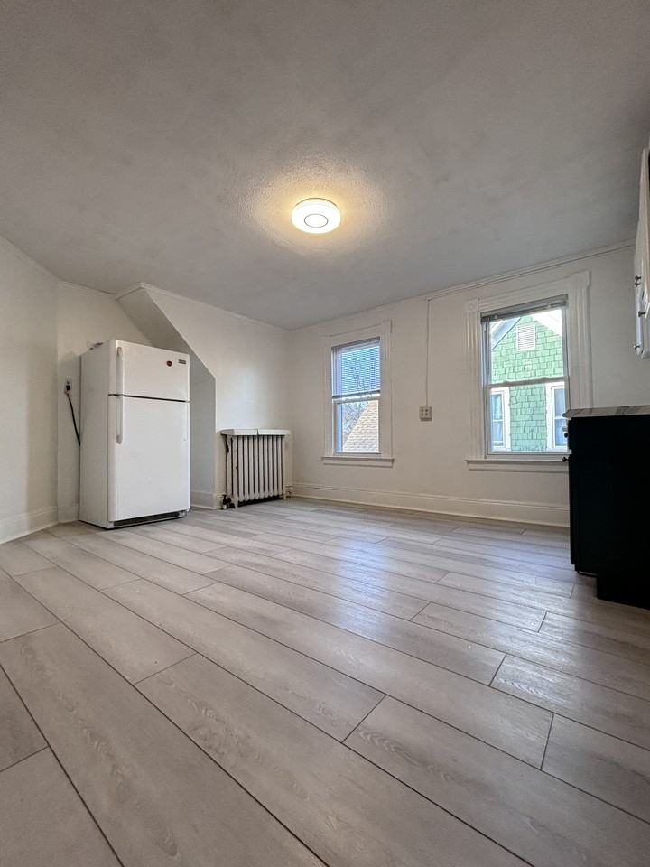 256 Oxford St #3 - Photo 4 of 22