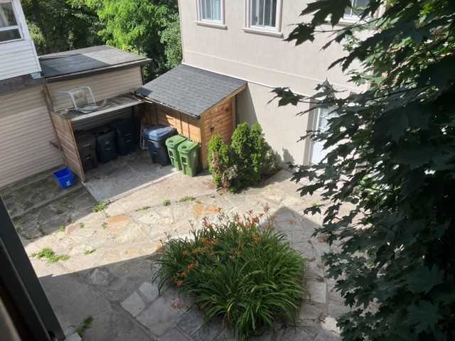 216 Keele St - Photo 6 of 11