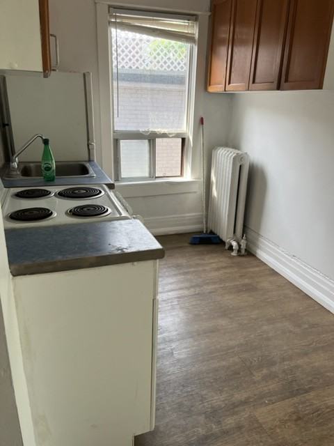 216 Keele St - Photo 7 of 11