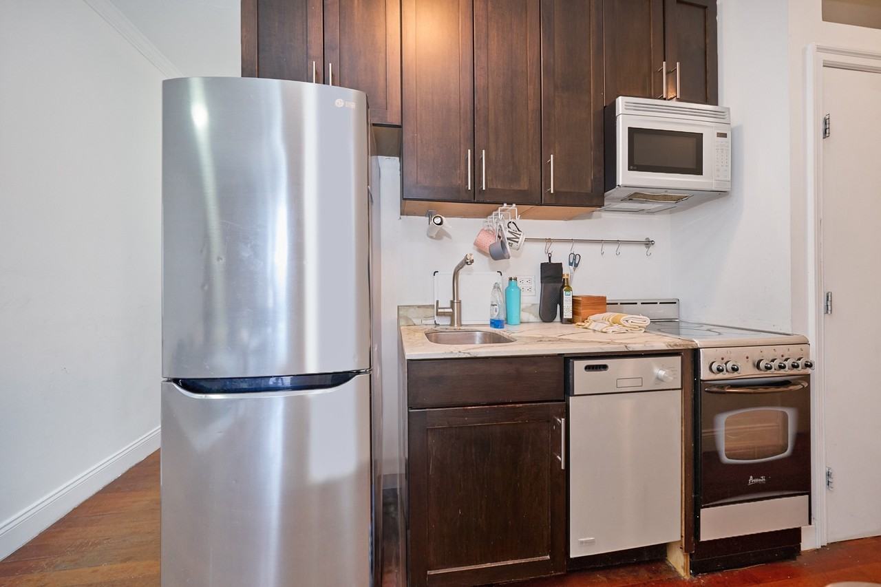 211 Avenue A #15 - Photo 4 of 7