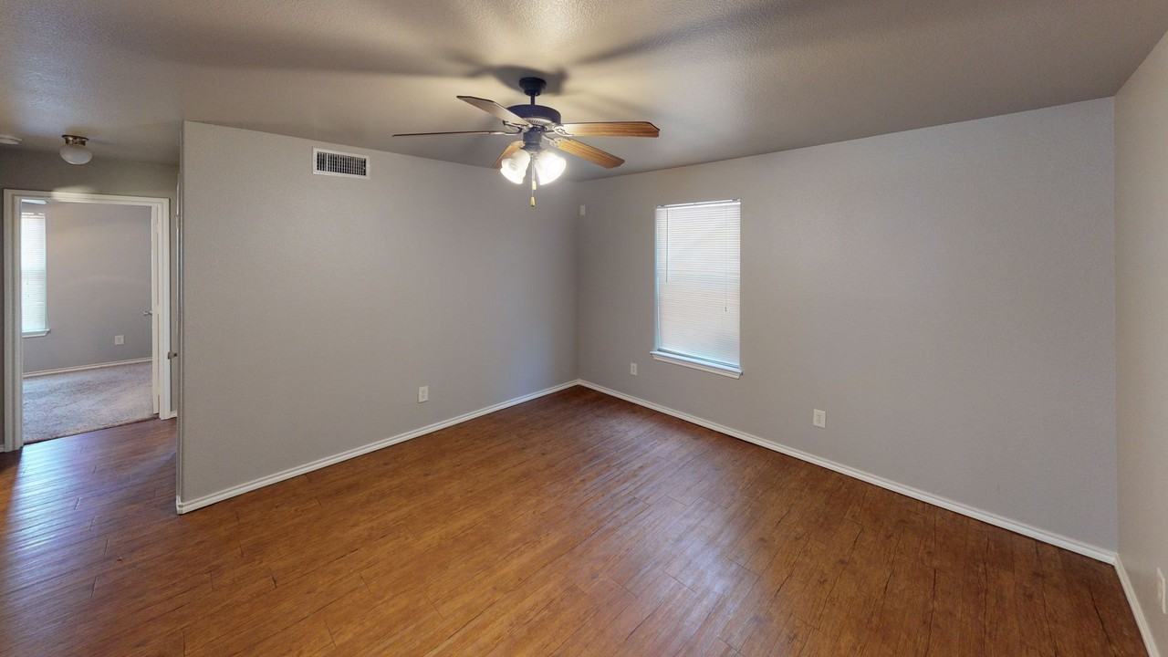 Eagle's Point Apartments - Photo 4 of 5