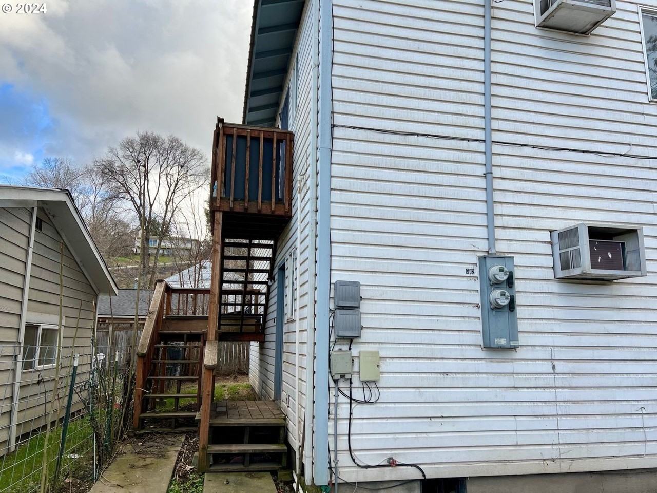 610 Sw Goodwin Ave - Photo 2 of 16