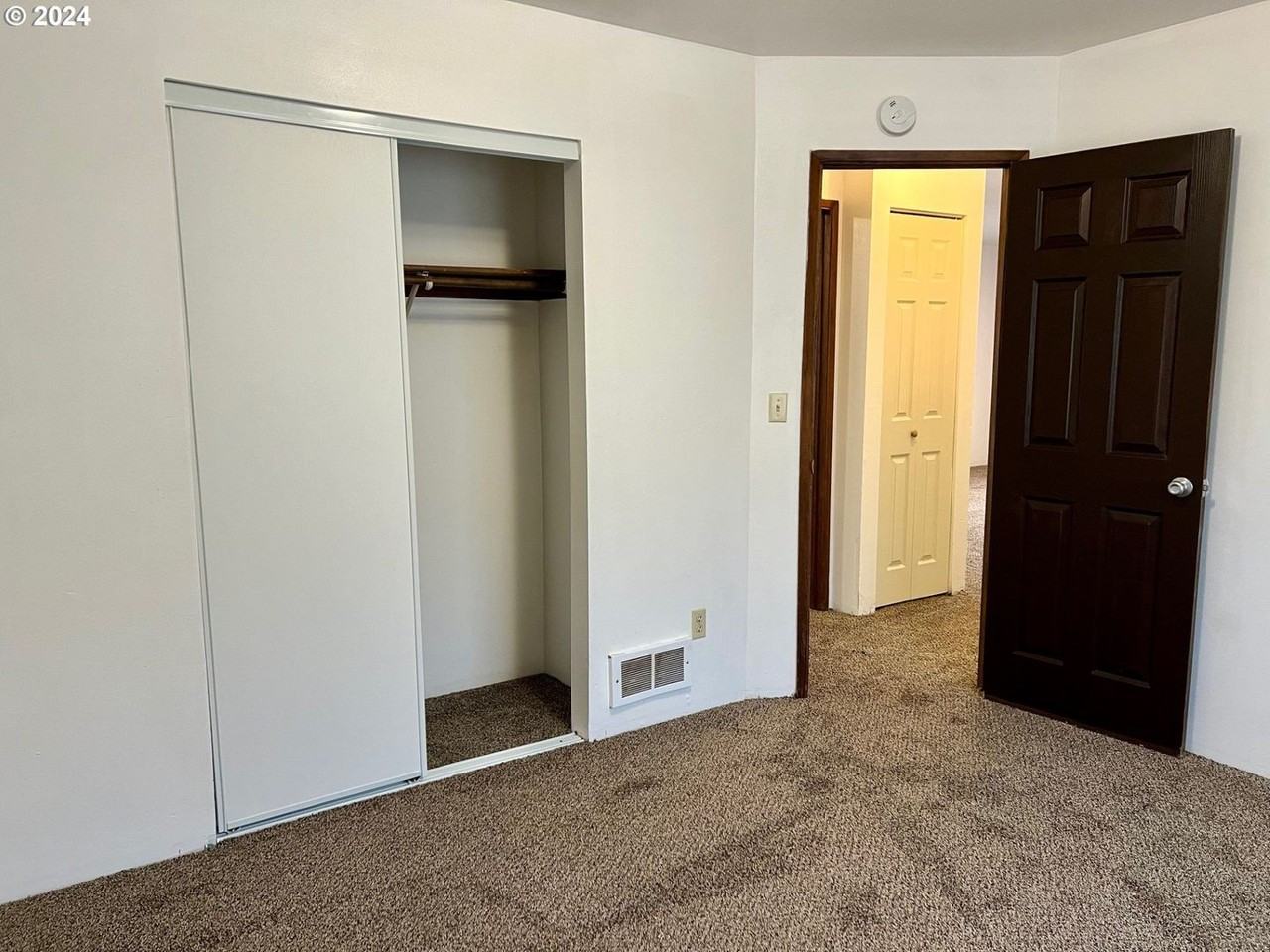 610 Sw Goodwin Ave - Photo 5 of 16
