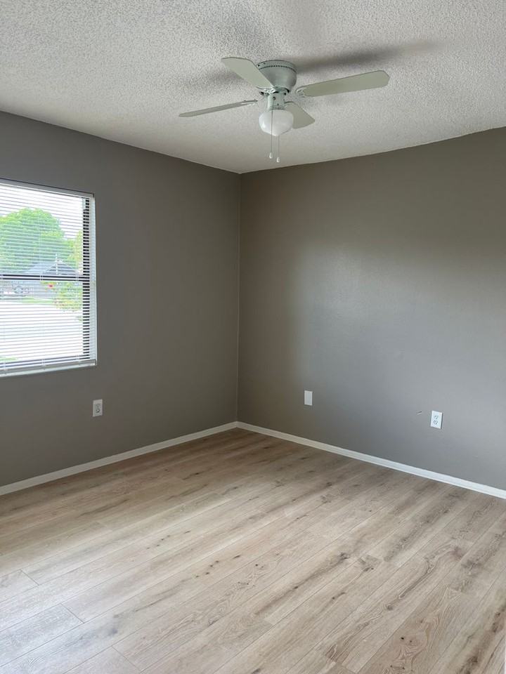 6024 1st St E - Photo 7 of 18